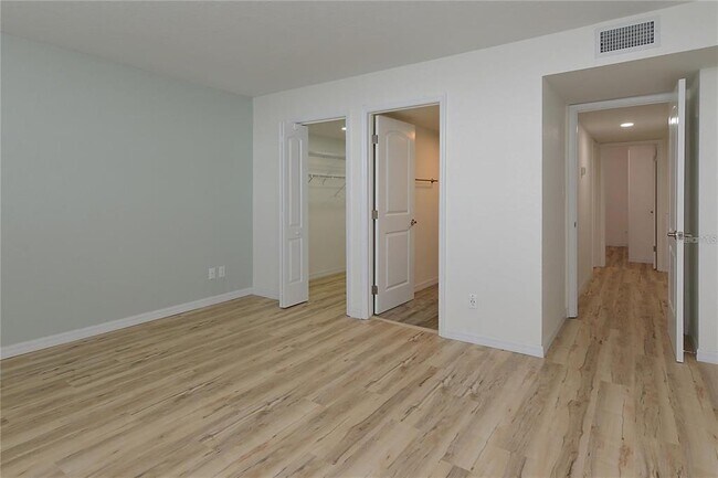 Building Photo - 300 Woodette Dr