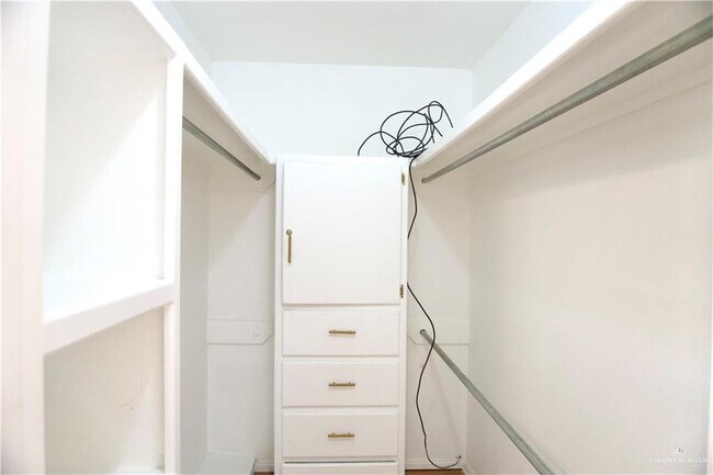 Building Photo - 26 Cedar Ave