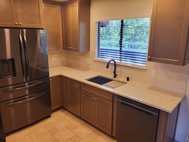 Building Photo - 1033 Meadow Way