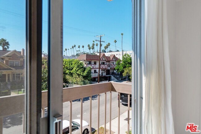 Building Photo - 1750 N Harvard Blvd