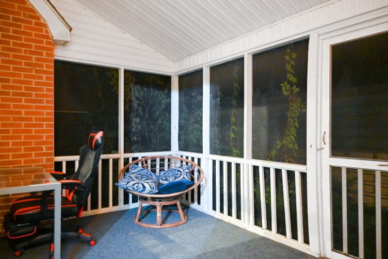 Building Photo - 916 Bern St