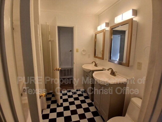 Building Photo - 1726 Lesle Ln