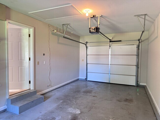 Building Photo - 438 Kelsey Dr