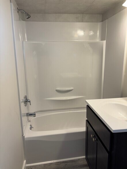 Upstairs Bath - 14 Clove Ave