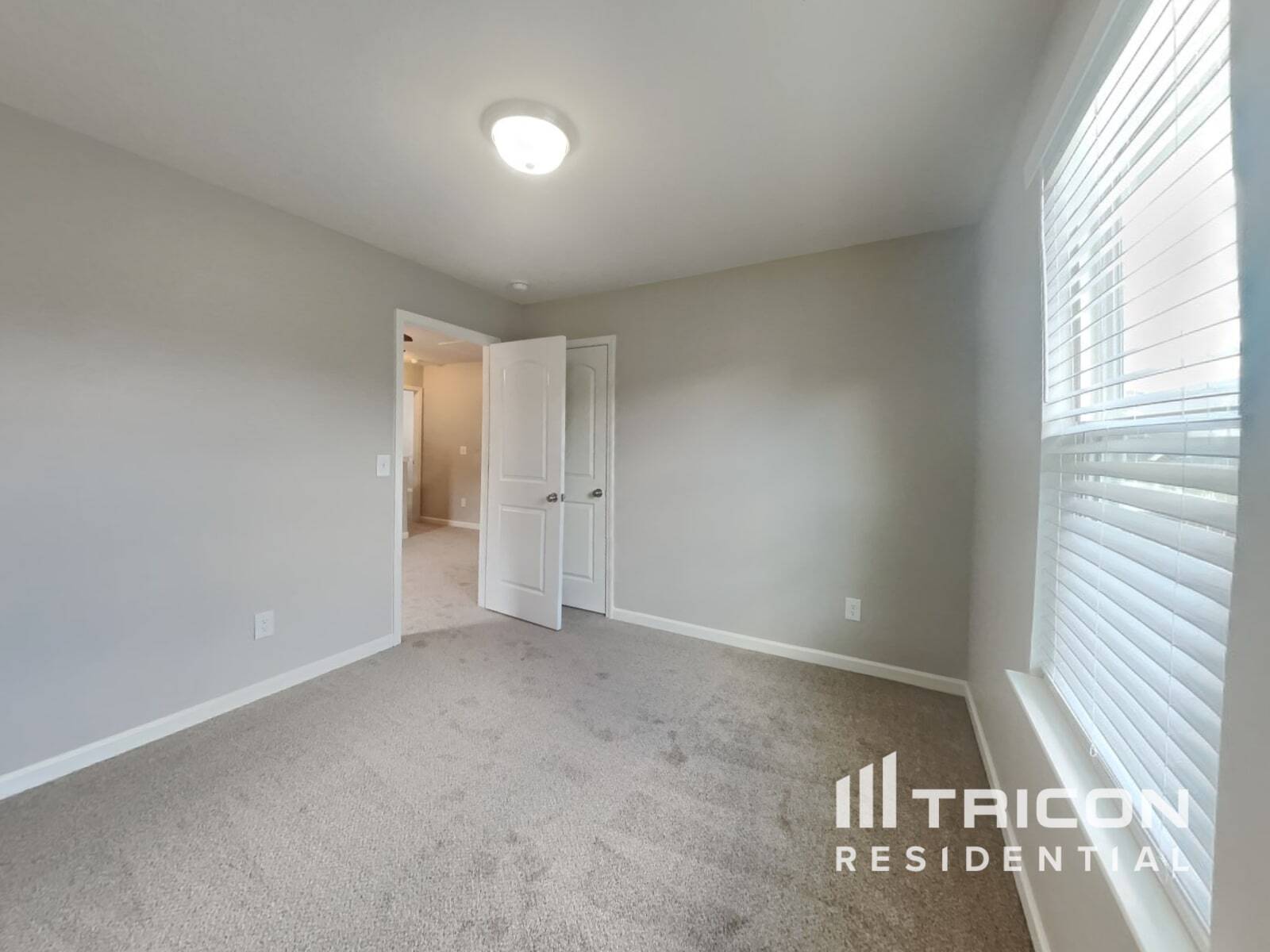 Building Photo - 4079 Village Park Ct