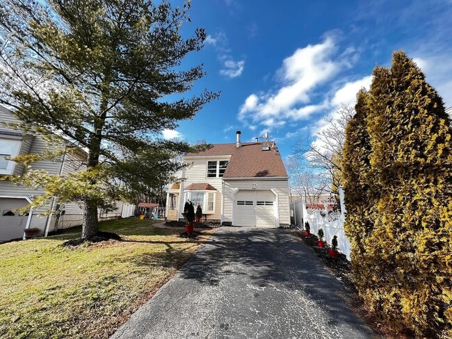 Primary Photo - 12 Ivy Way