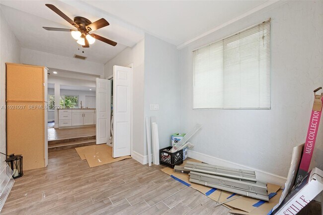 Building Photo - 112 Milton St