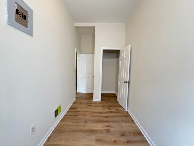 Building Photo - 614 Bramhall Ave