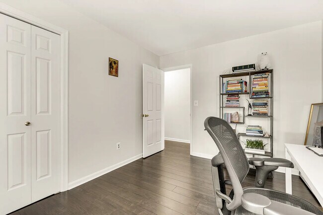 Building Photo - 10855 Lockwood Dr