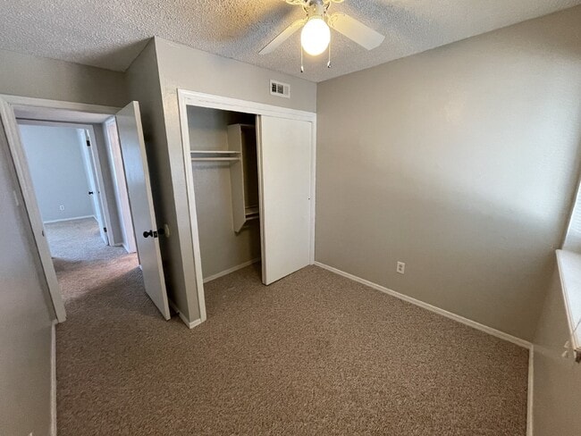 Building Photo - 3-Bed, 2.5 Bath Condo