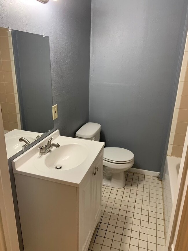 Building Photo - Updated and Spacious 2 Bedroom Home!