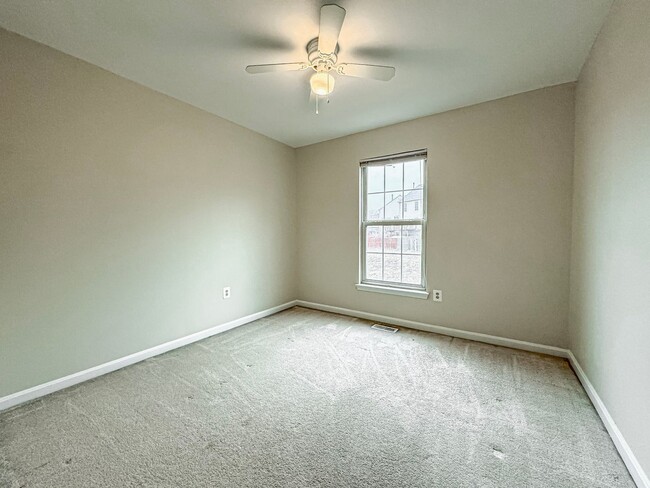 Building Photo - Charming 3 Bed 2.5 Bath Townhome With Pati...