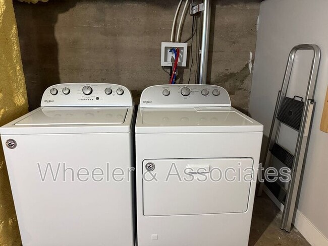 Building Photo - 810 W 300 N