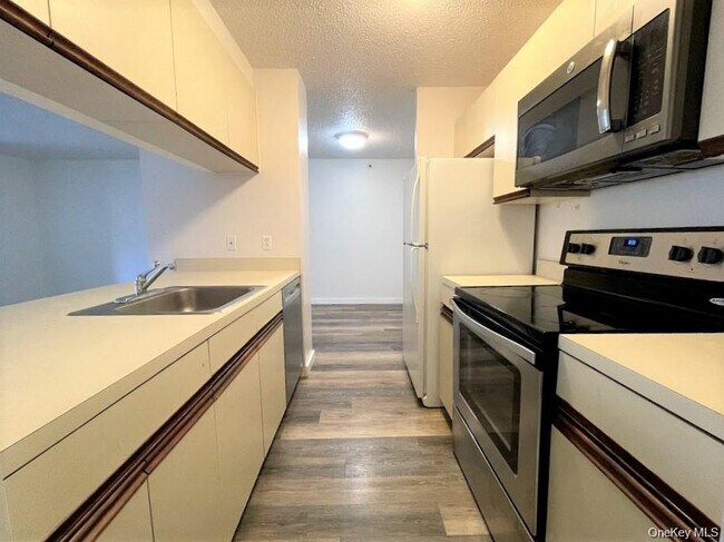 Building Photo - 25 Rockledge Ave