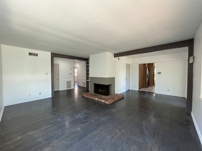 Building Photo - Sherman Oaks 3+2 w/bonus room + upgrades on cul-de-sac lot!