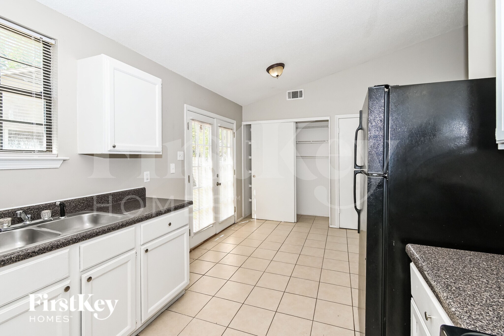 Building Photo - 5765 Ashridge Pl