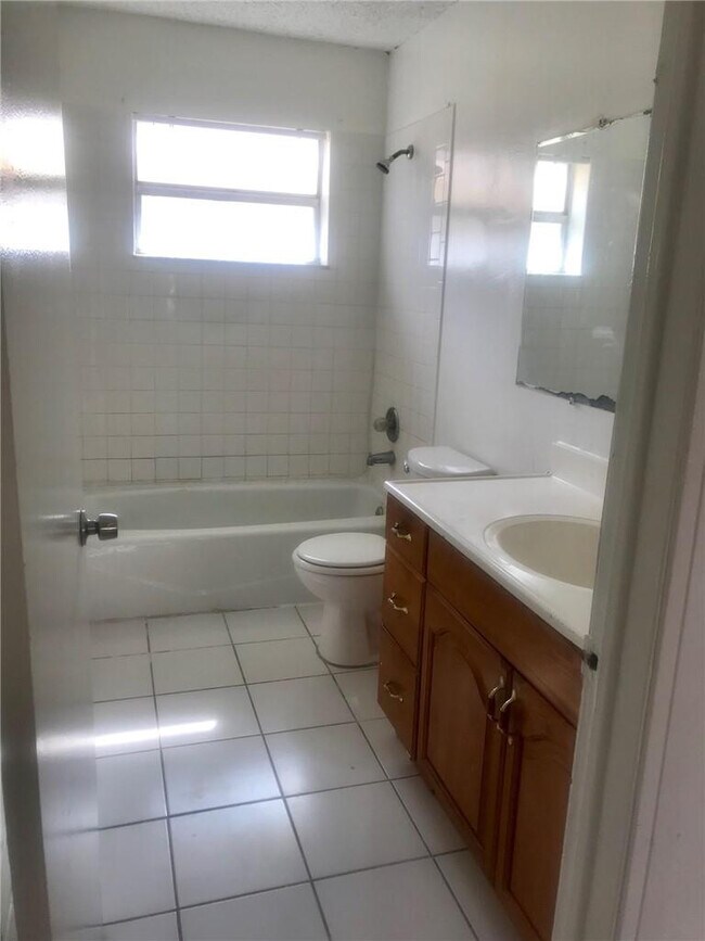 Building Photo - 1038 NW 8th Ave