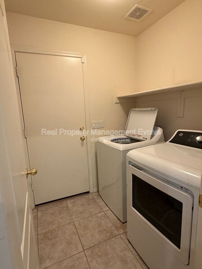 Building Photo - 15847 W Saguaro Ln