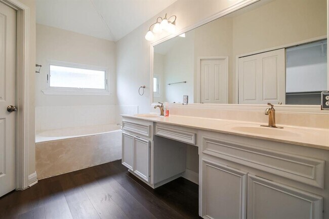 Building Photo - 1713 Apache Trail