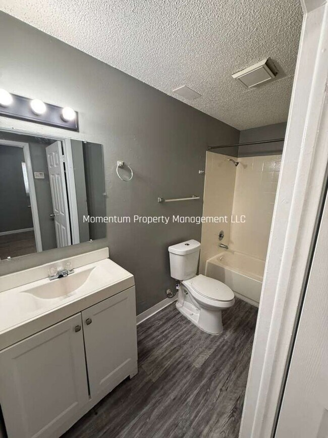 Building Photo - 8218 N Elmer St