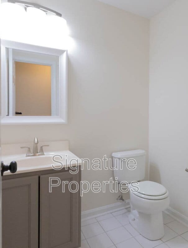 Building Photo - 405 Lakeview Ct