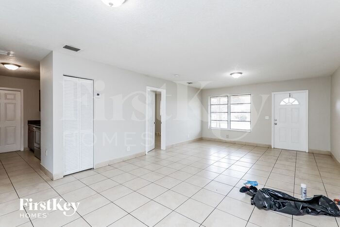 Building Photo - 420 NW 42nd St