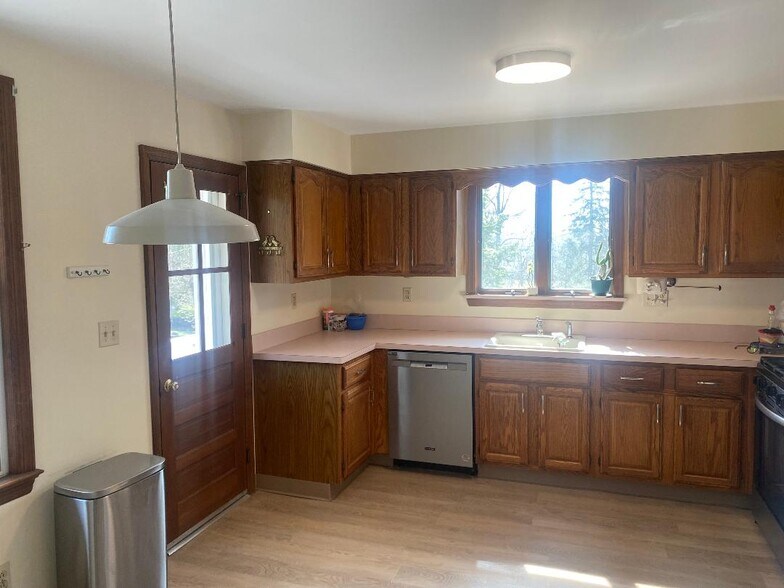 Building Photo - 107 Garside Ave