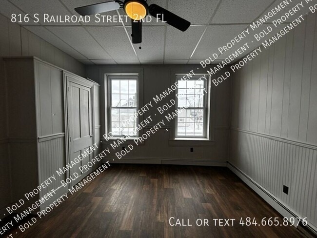 Building Photo - 816 S Railroad St