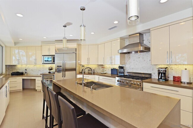 Building Photo - 13721 Pine Needles Dr