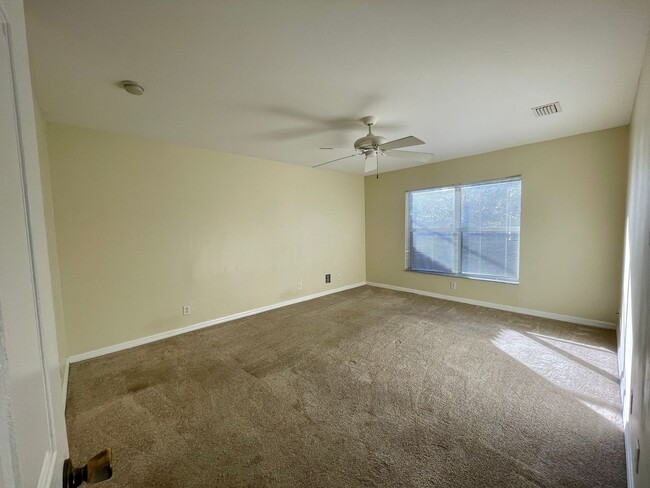 Building Photo - Available Now- 3 bedroom- 2 bath 2 car gar...