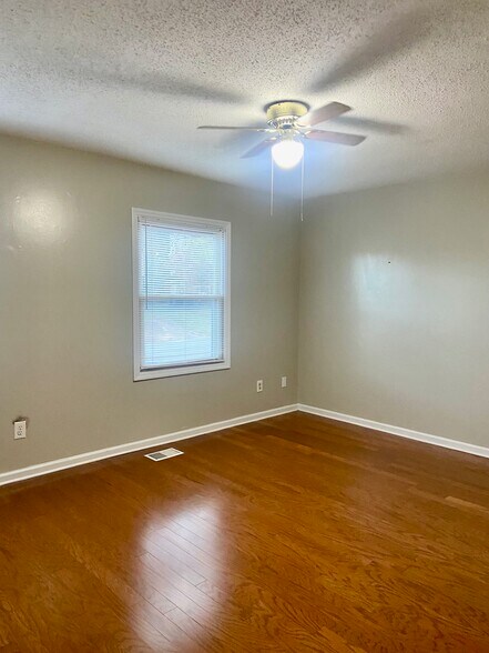 Building Photo - 205 Old Rocky Ridge Ln