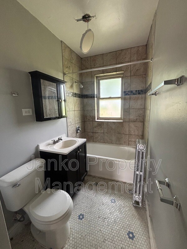 Building Photo - 2907 W 56th St