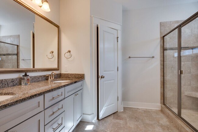 Building Photo - Beautiful Home in Lawton Station!