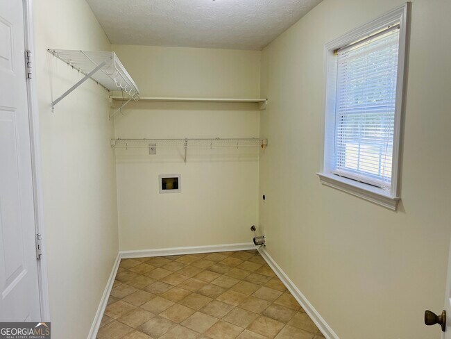 Building Photo - 28 Sandstone Dr