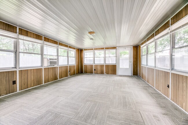 Building Photo - 209 Wake Dr