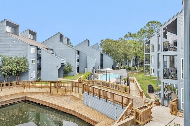 Building Photo - 12500 Melville Dr