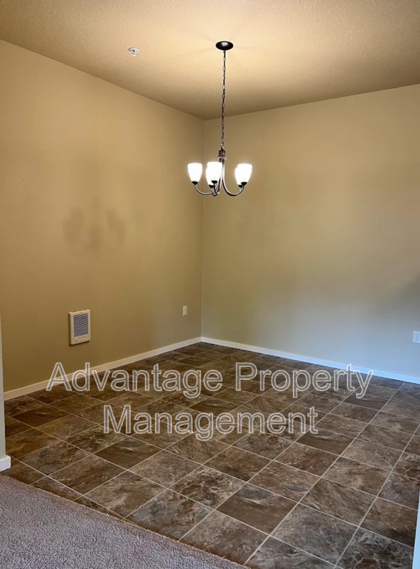 Building Photo - 519 Catron St N