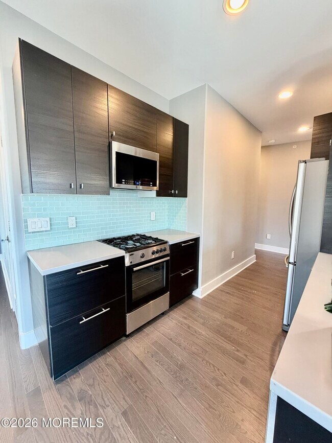 Building Photo - 909 Asbury Ave