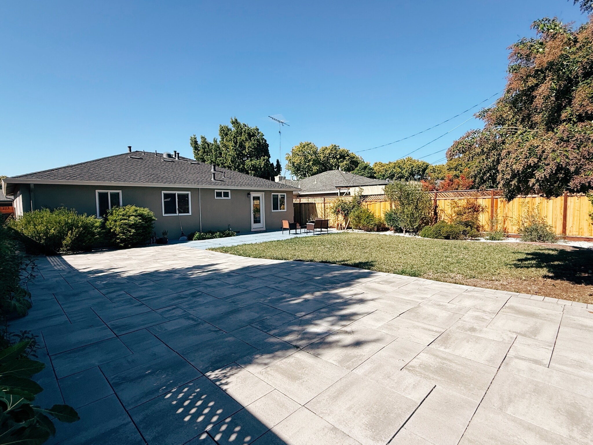 Building Photo - 715 Bucher Ave
