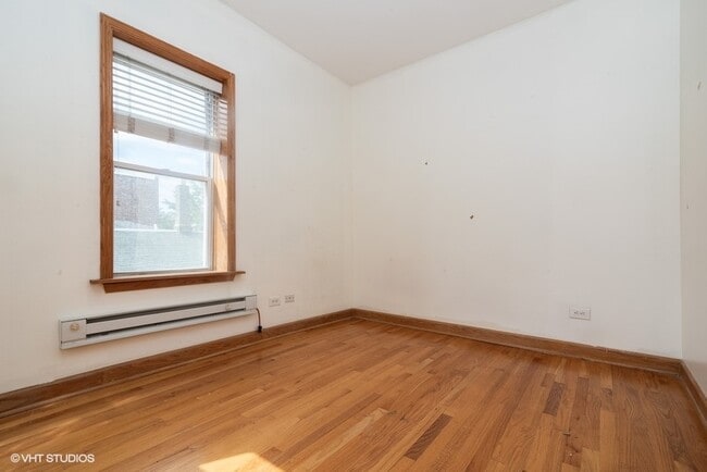 Building Photo - 819 S Carpenter St