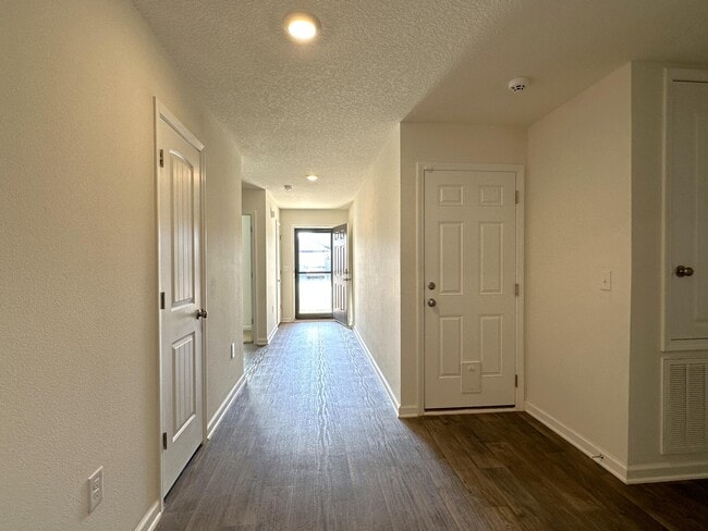 Building Photo - 1046 Limpkin St