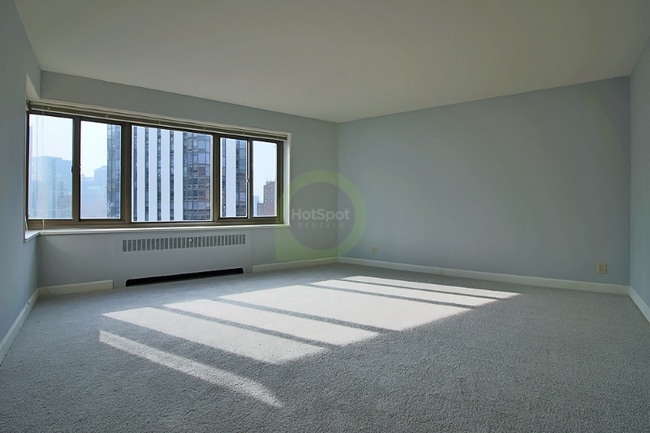 Building Photo - 1379 S Shore Dr