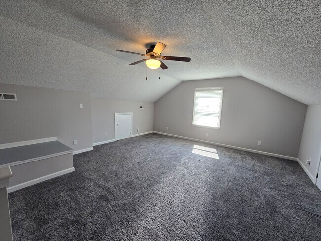 Building Photo - Just Minutes to the USCG Base Like New 3 Bed, 2 Bath Ranch