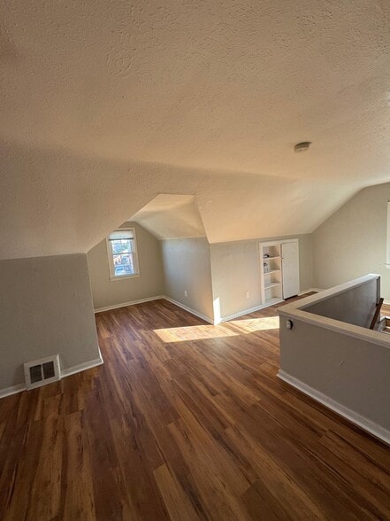 Building Photo - 6707 Laverne Ave