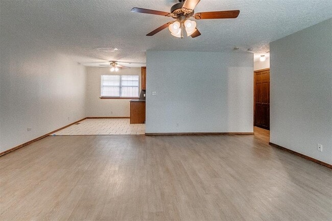 Building Photo - 1204 N Crawford Ave