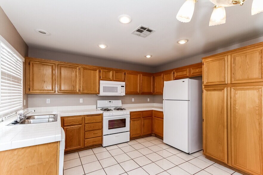 Building Photo - 8110 Sundown Vista Ave