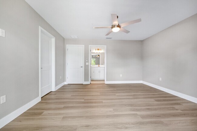 Building Photo - 37 SE 15th Terrace