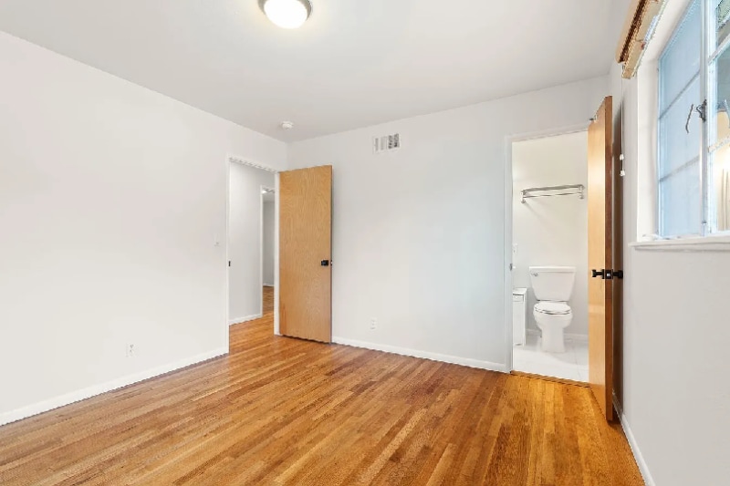 Building Photo - 5651 N Bryn Mawr St