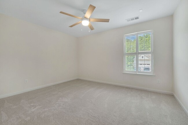 Building Photo - Rental Home available in the Falls Grove Community!