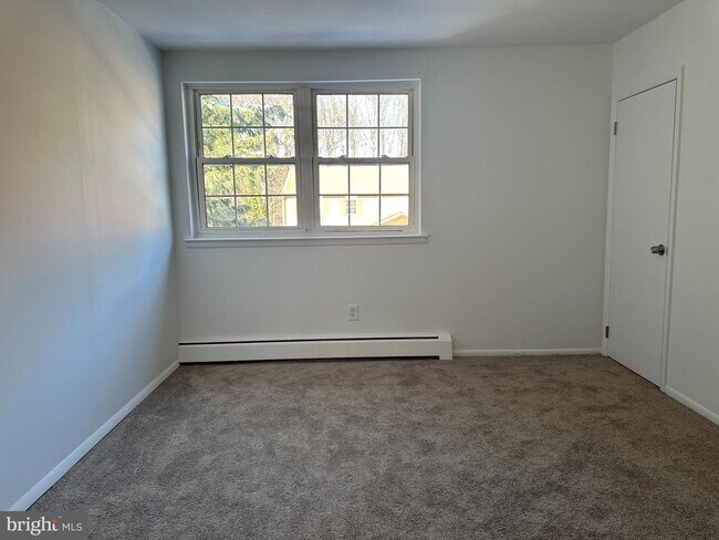 Building Photo - 816 Garnet Dr